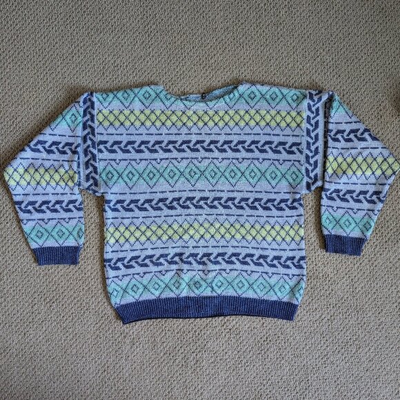 Vintage sweater with a geometric pattern, size Medium - Picture 1 of 7
